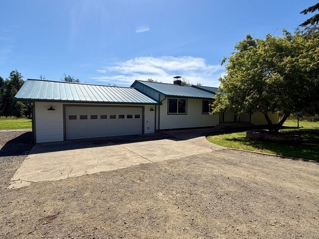 Building Photo - Newly Renovated Riverfront 3BR House - Available 8/1/2026