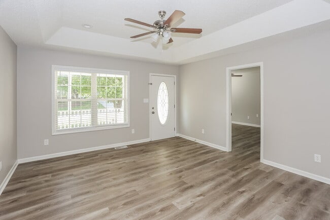 Photo - 610 Helms Dr