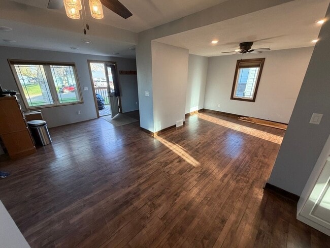 Photo - 409 9th Ave N
