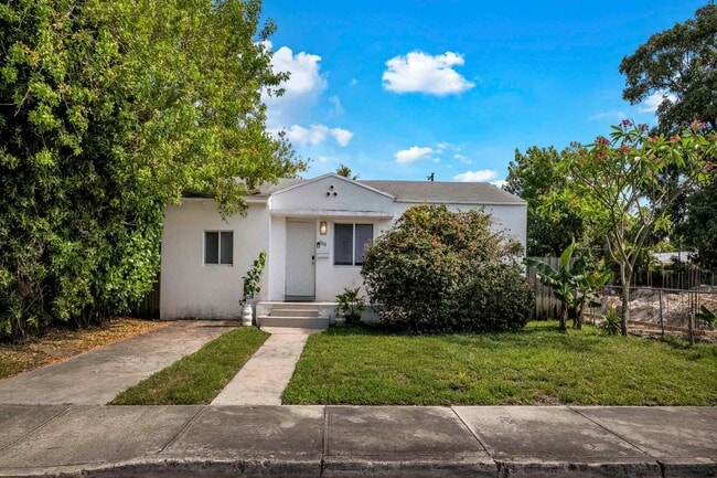 Photo - 565 NW 49th St