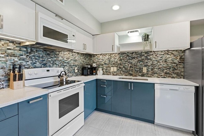 Photo - 112 World of Tennis Sq