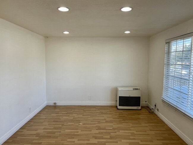 Photo - 951 Sunrise Dr