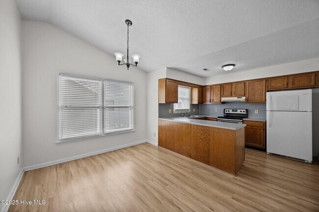 Photo - 123 W Victoria Ct