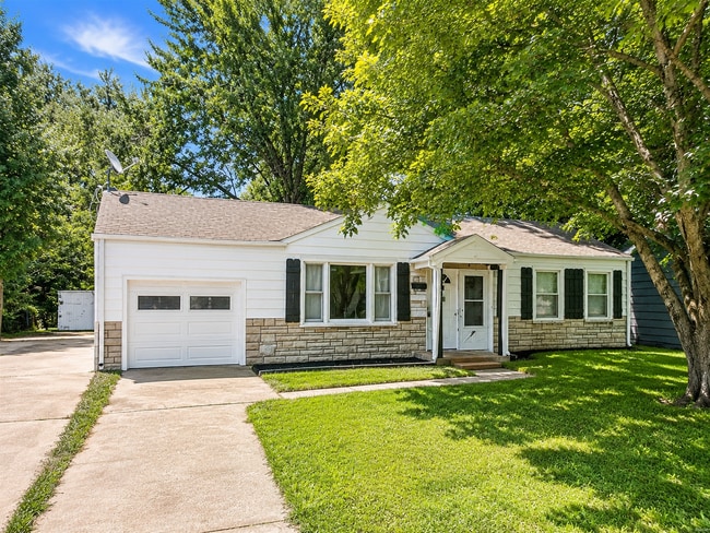 Building Photo - 9802 Dennis Dr