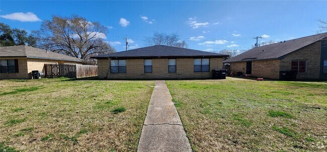 Building Photo - 704 Vassar Ct Unit B Rental