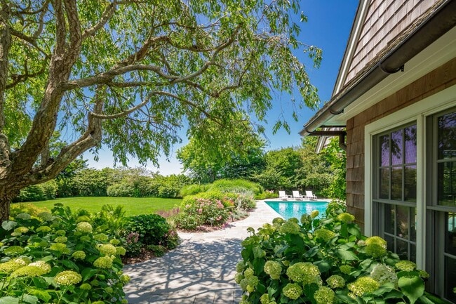 Photo - 72 Bridgefield Rd