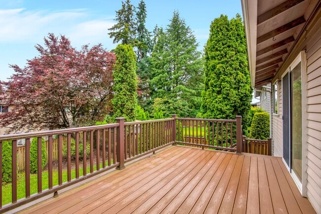 Photo - 4 Bedroom 3 Bath Split Level Kirkland