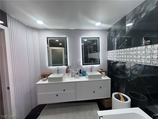 Building Photo - 3417 31st St W