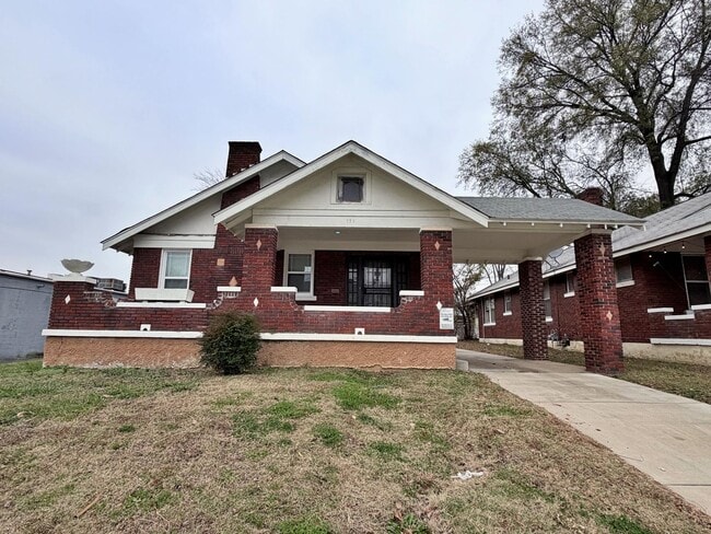 Building Photo - Recently Renovated Brick Home Minutes Away from Crosstown, Midtown, Rhodes & More!