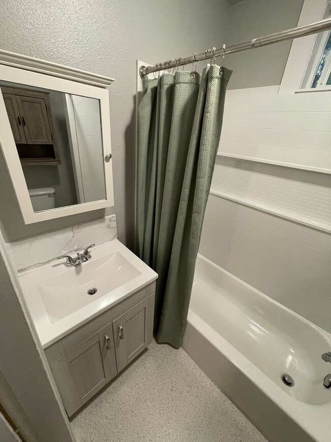 Photo - Stirling City Charmer-3 bed 1 bath, large ...