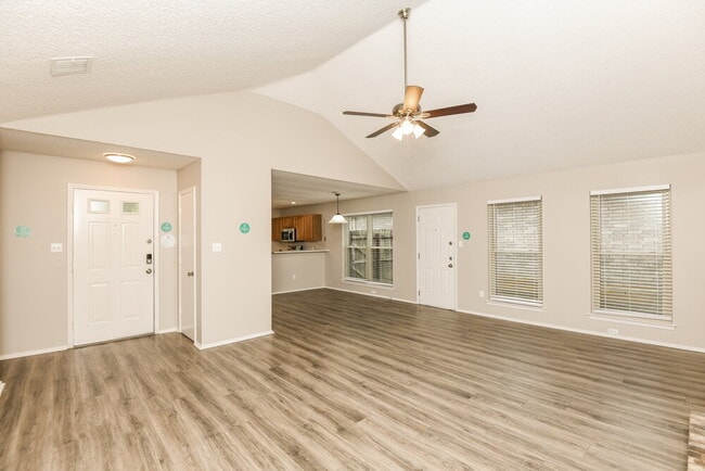 Photo - 1121 Cardinal Oaks Dr