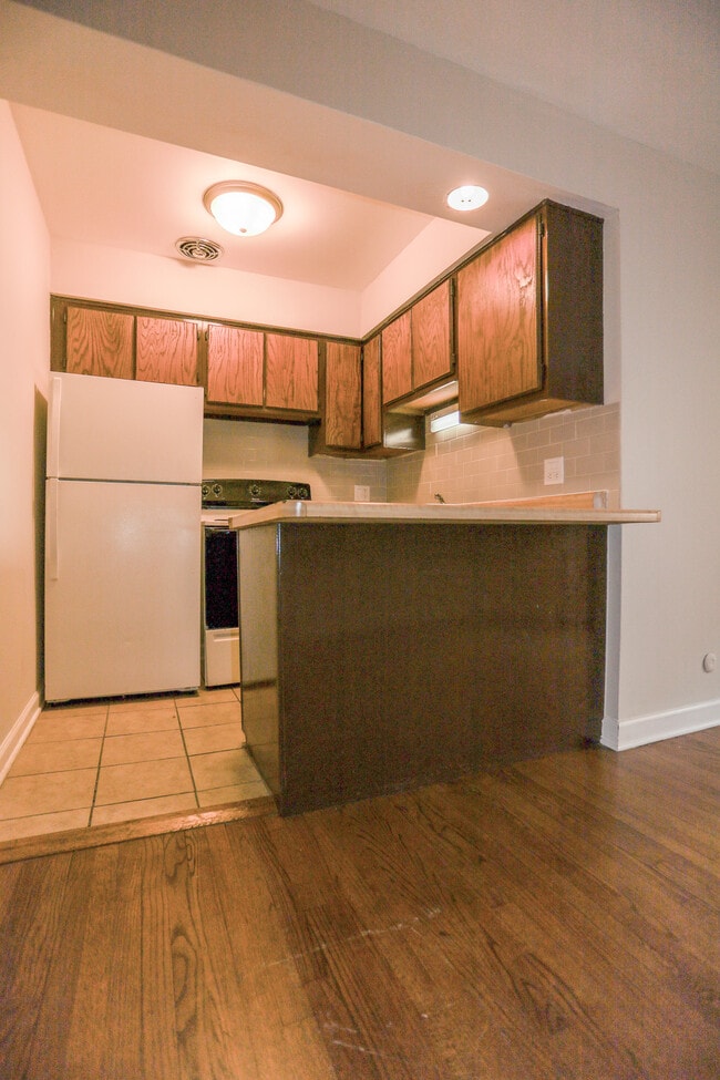 Building Photo - 5859 N Winthrop Ave Unit #207 Rental