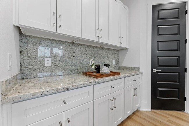 Photo - 518 Clinton St