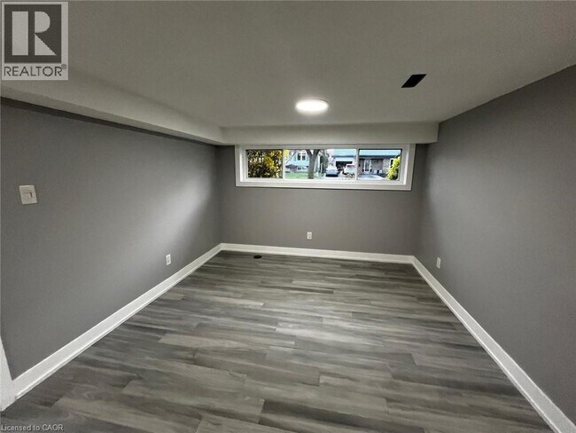 Photo - 3140 Michael Crescent