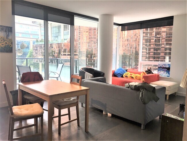 Photo - 68 Smithe St