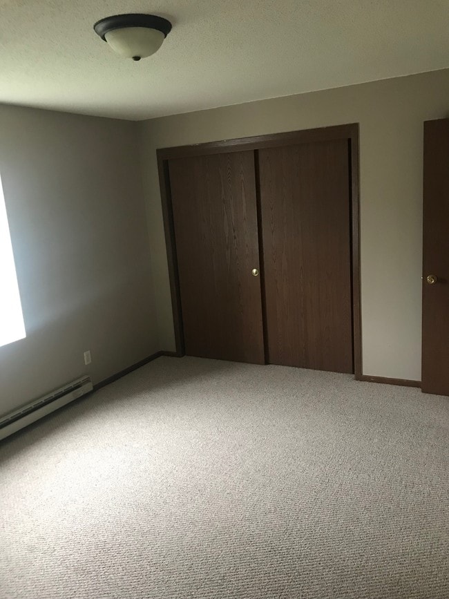 bedroom1 - 103 S Columbus St Unit 2