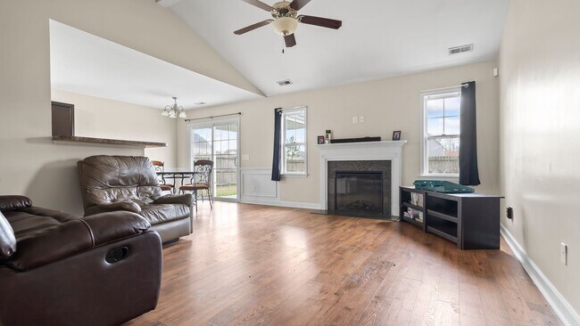 Photo - Towne Pointe