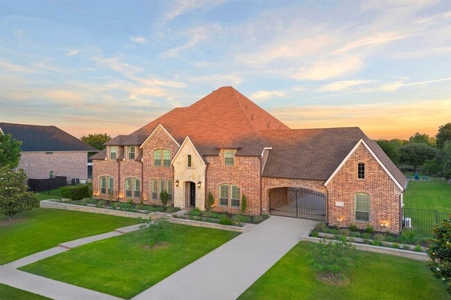 Photo - 1302 Featherwood Dr