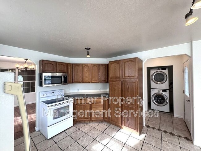 Photo - 2005 8th Ave N