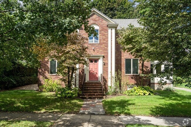 Building Photo - 75 Somerset Rd Unit 1 Rental