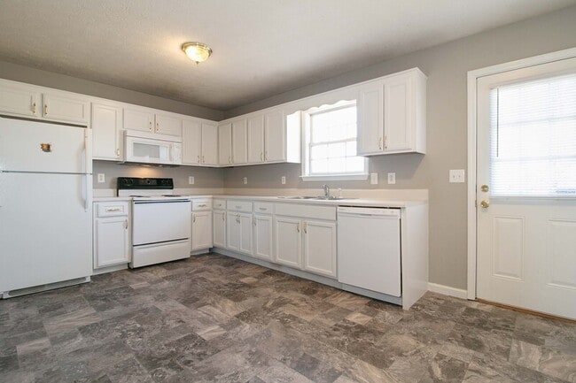 Photo - 245 Waterford Dr