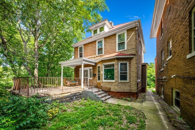 Building Photo - 502 W High St