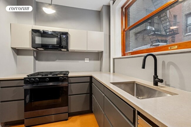 Photo - 527 W 110th St