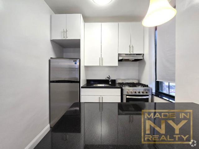 Building Photo - 0 bedroom in SUNNYSIDE GARDENS NY 11104 Unit NN43 Rental