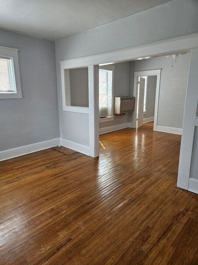 La Selle Apartments - La Selle Apartments Unit 3