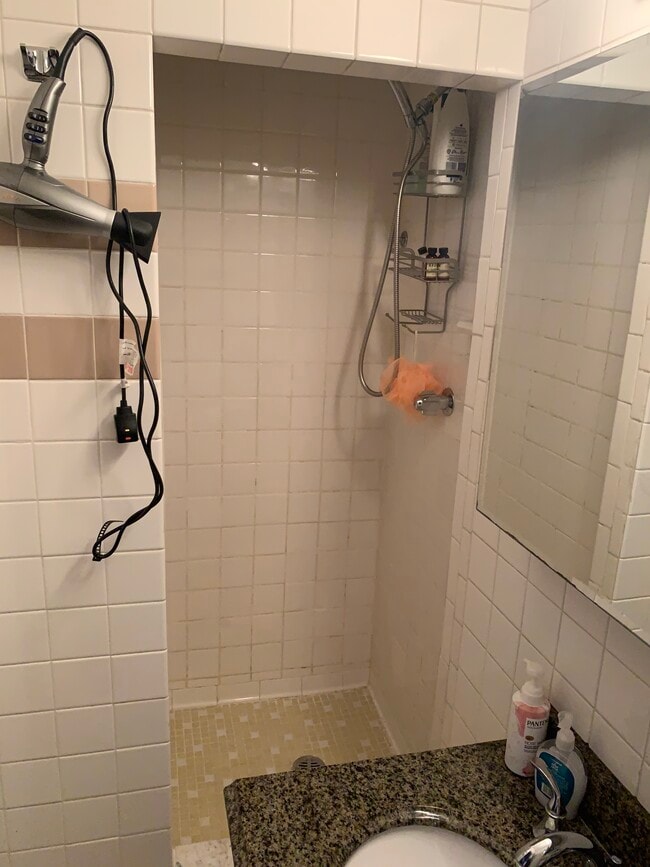 2nd shower! - 178 Vernon Ave