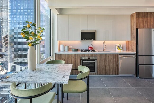Photo - 636 W 30th St Unit 17G