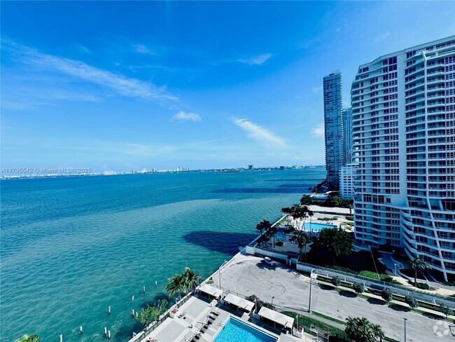 Building Photo - 600 NE 36th St Unit 1516 Rental