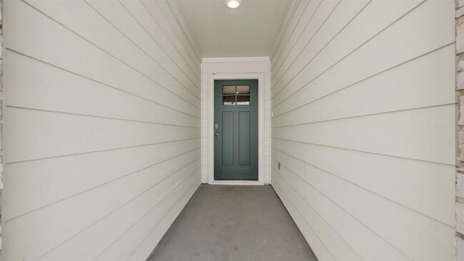 Photo - 332 St Thomas St