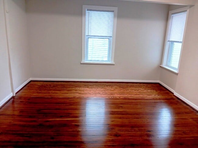 Living Room - 1609 Chapman Ave SW Unit B