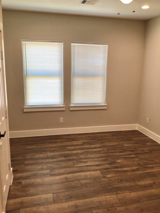 Photo - 2109 Marnel Rd Unidad F