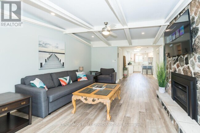 Photo - 7583 Biddulph St
