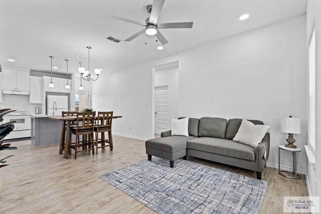 Photo - 422 Arroyo Ln