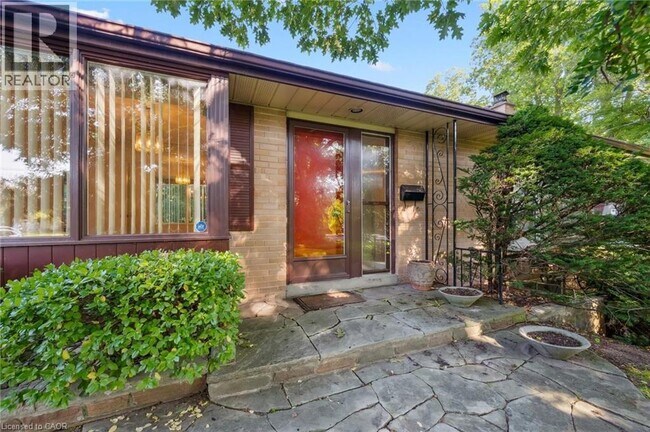 Photo - 1095 Linbrook Rd