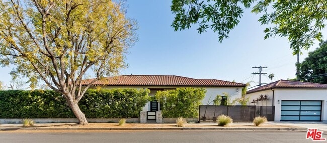 Building Photo - 5059 Hesperia Ave Rental
