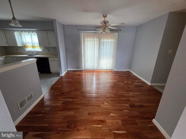 Building Photo - 945 Timber Ln