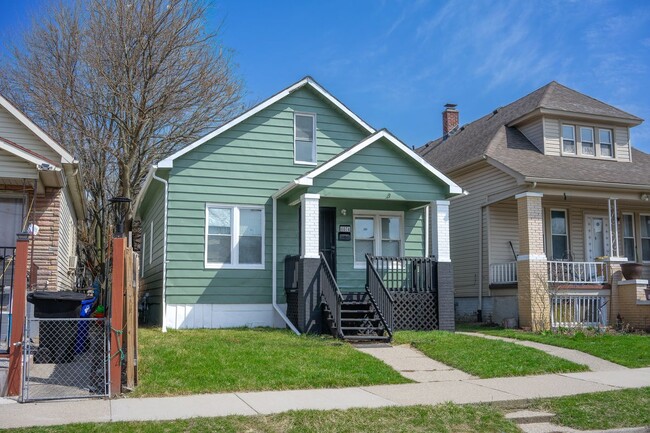 Photo - 6074 Tarnow St