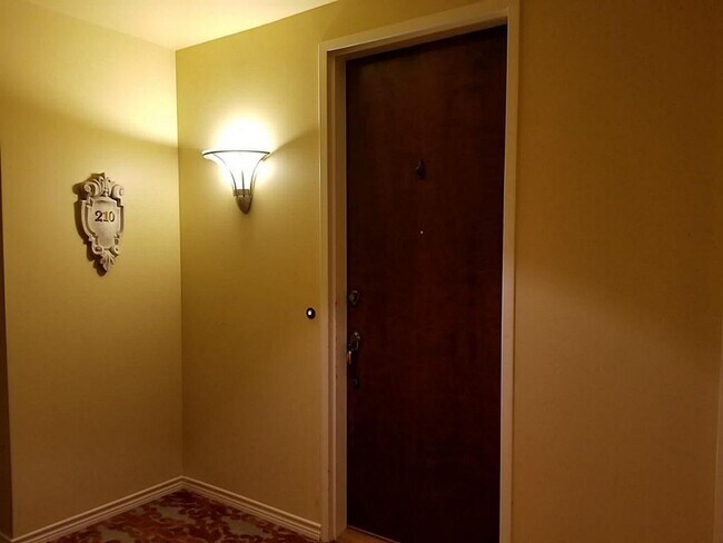 Photo - 1005 S Shepherd Dr Unit 210