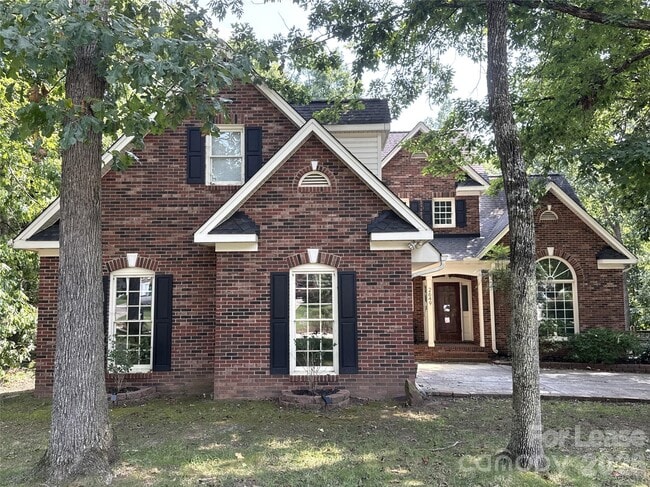 Building Photo - 2649 Willowbrook Dr