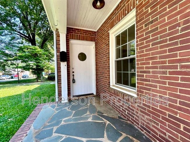 Photo - 1326 St Julien St