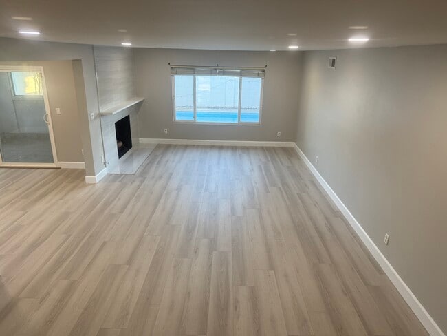 Building Photo - 13440 Moore St Rental