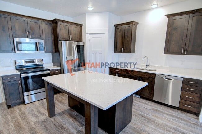 2737 E Iron Bark Alley
