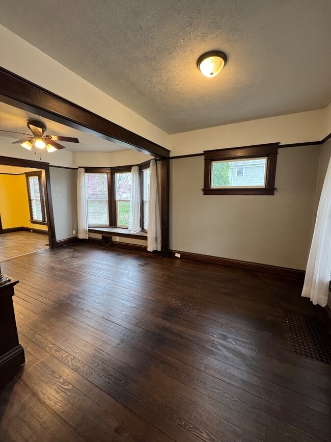 Photo - 536 W 4th St