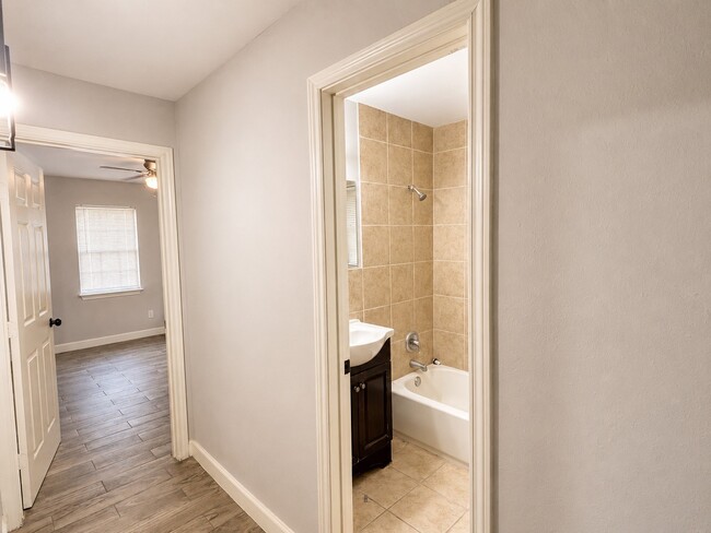 Photo - 2303 Hadley St