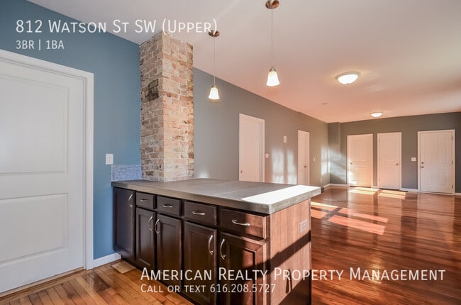 Photo - 812 Watson St SW