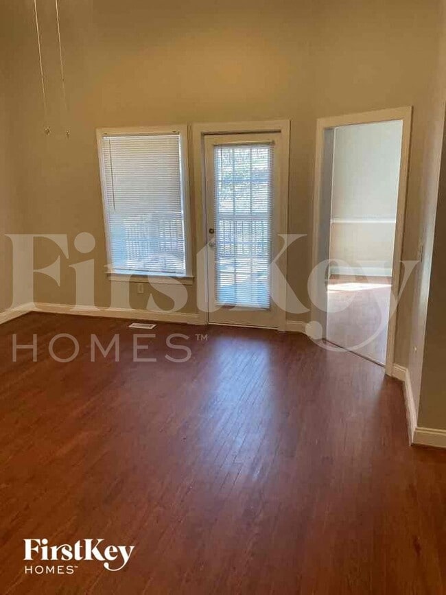 Photo - 811 Willow Ln